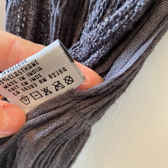 Grey scarf - Picture 3 of 3